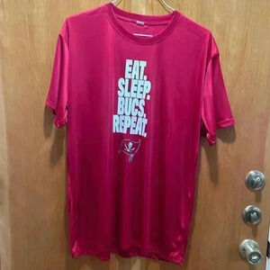 Bucs shirt. Size XL